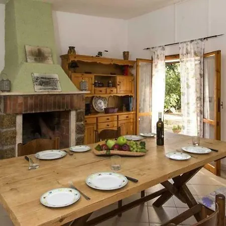 Sleeps 4 Pool Air Con