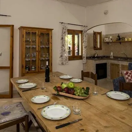 Villa Sleeps 4 Pool Air Con